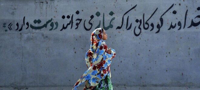 Irán: Derechos Humanos pide investigar la muerte de decenas de niñas tras el bombardeo de un colegio