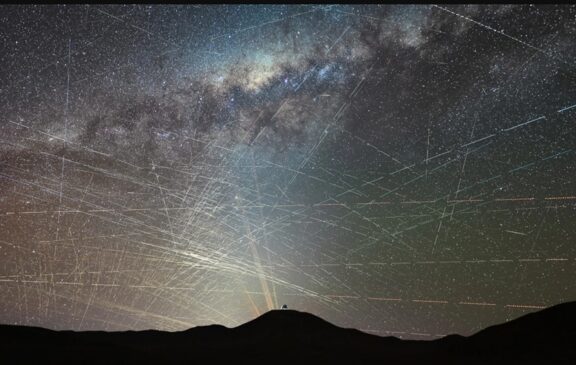 Satélites, astronomía y sociedad: Compartiendo el espacio y los cielos